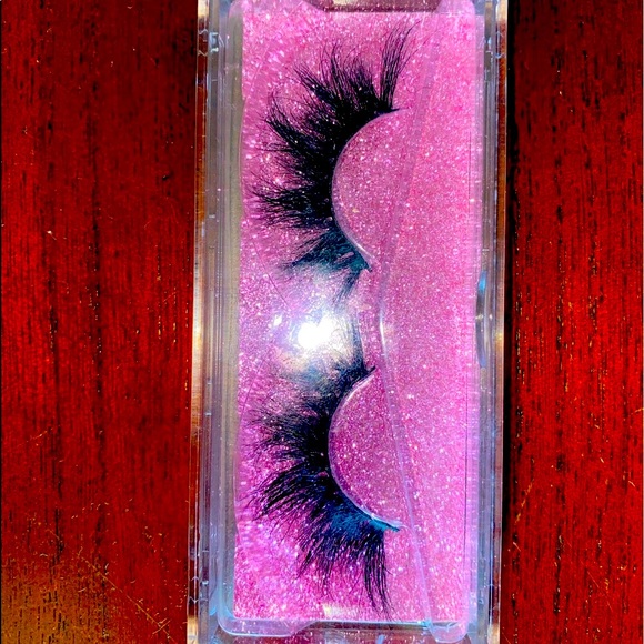 🎉 2/$20 🎉- 15MM Silk Lashes - Picture 6 of 6